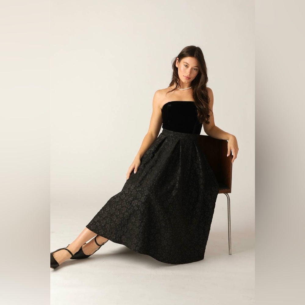 Elegant Black Strapless Midi Dress